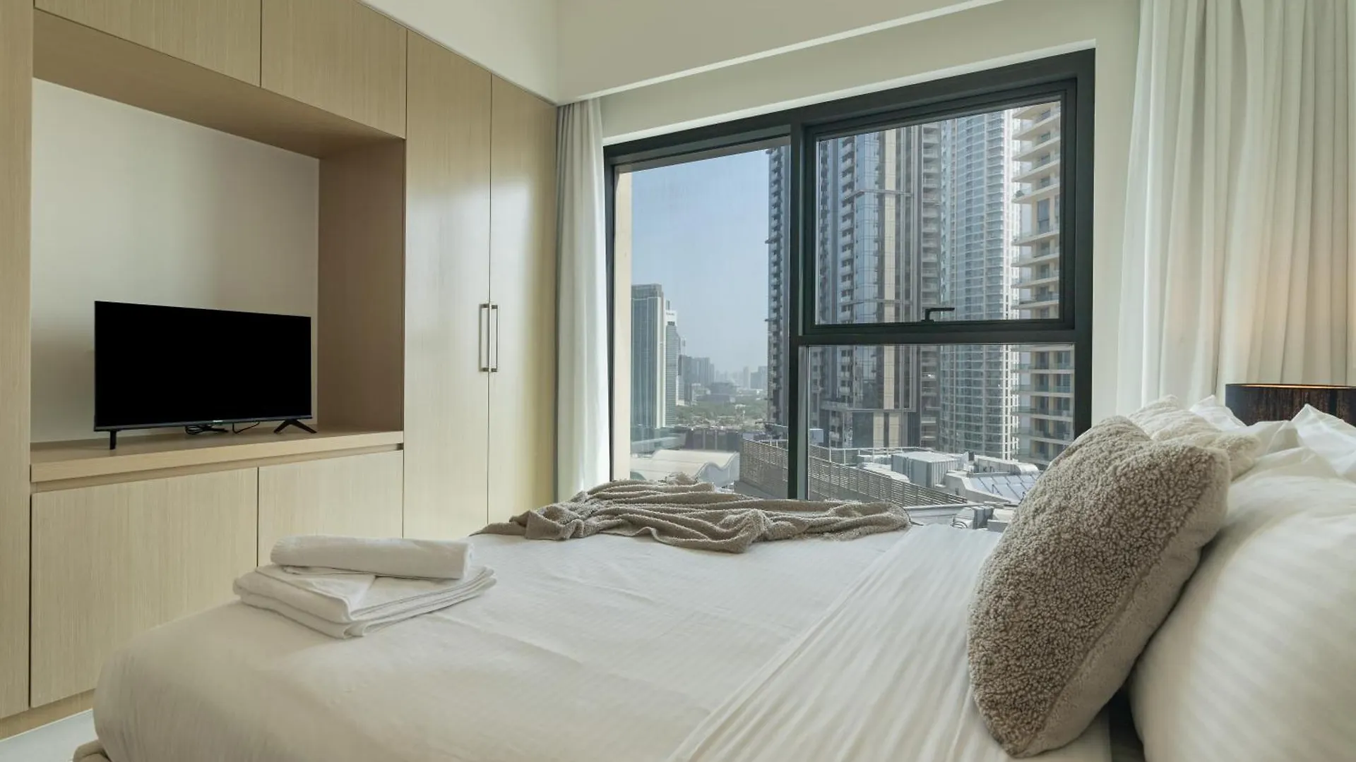2 Bedroom With Burj Khalifa Views Front-Row Fireworks Dubai
