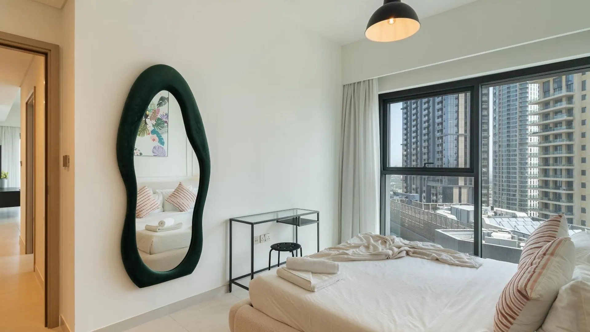 2 Bedroom With Burj Khalifa Views Front-Row Fireworks Dubai Apartment